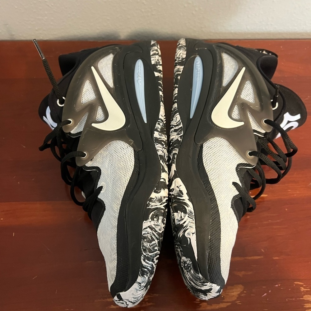 Nike Black and Cream Patterned Sneakers KD 15 Refuge Kevin Durant - Picture 2 of 8